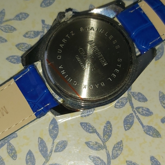 Manhattan by Croton Crystal Bezel Watch - Picture 4 of 6